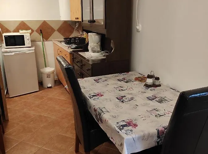 Kis Apartmanhaz Apartament